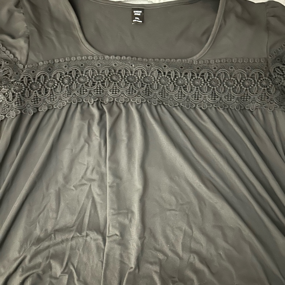 Black SHEIN top with lace cap sleeves and trim. Size 2XL
